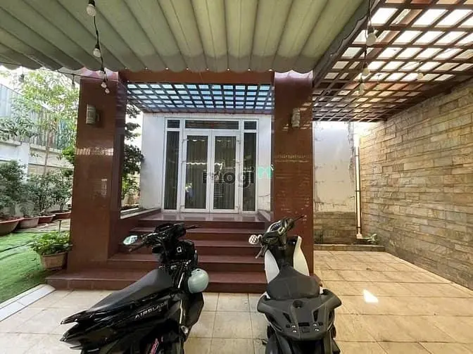 Nhà 1 Trệt 1 Lững 2 Lầu,Dt 178M2 Ngang 10M Mt Trương Văn Thành, P.hphú