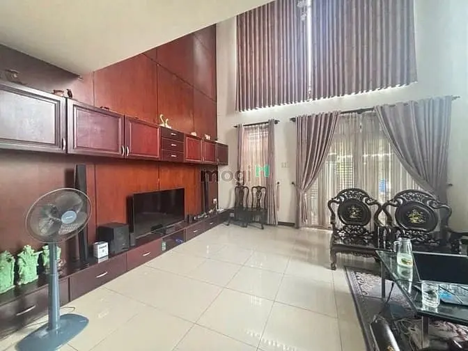 Nhà 1 Trệt 1 Lững 2 Lầu,Dt 178M2 Ngang 10M Mt Trương Văn Thành, P.hphú