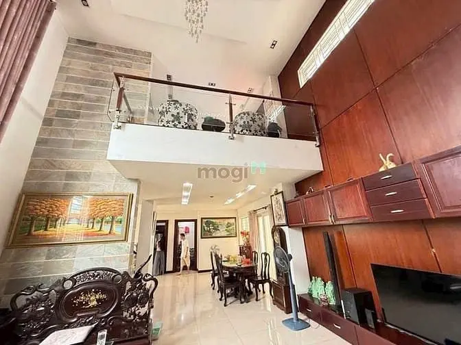 Nhà 1 Trệt 1 Lững 2 Lầu,Dt 178M2 Ngang 10M Mt Trương Văn Thành, P.hphú