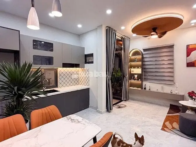Mt Hẻm - Thoáng - Nhà Đẹp - Vị Trí Tốt .