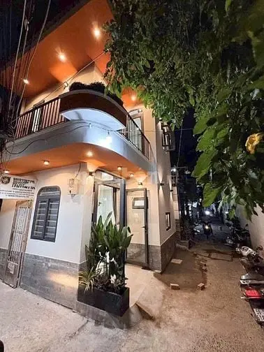 Mt Hẻm - Thoáng - Nhà Đẹp - Vị Trí Tốt .