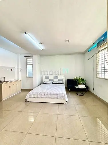 Phòng Mới, Ban Công, Sẵn Nội Thất. Sát Mặt Tiền Phạm Văn Đồng