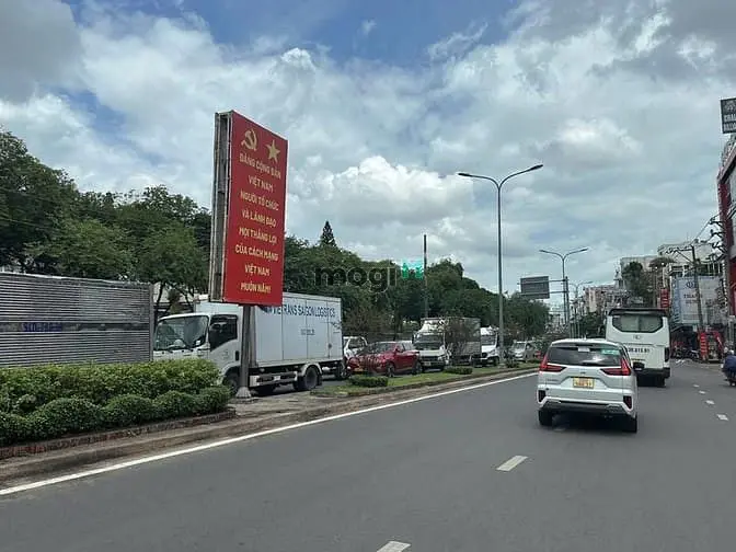 Biệt Thự 3L Mái Thái 1316M2 Ngang Khủng 53M Đường 16M Sát Tô Ký 56 Tỷ.
