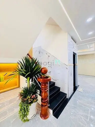 Bán Nhà Mặt Tiền Bờ Kênh Mới Đẹp 2 Lầu (4X14) Thống Nhất P15 Gò Vấp