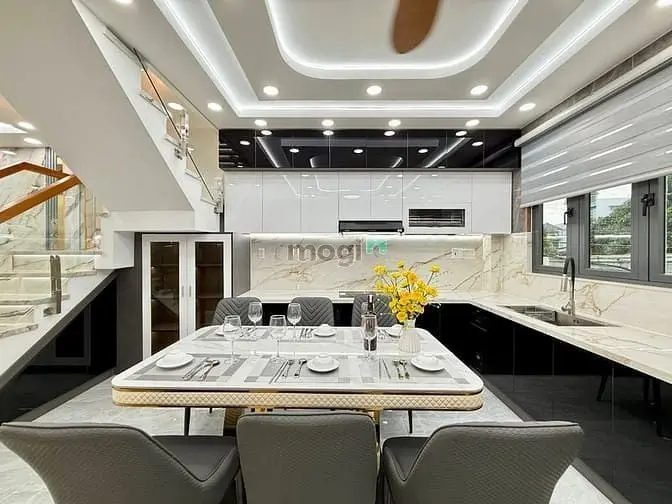 Nhà Có Tháng Máy, Dt:5X10M, Nở Hậu 6M, Lửng, 3Lầu, 4Pn, Gara Ôtô, S/Th