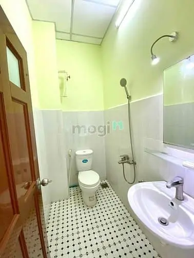 Phòng Sẵn Nội Thất, Thoáng Mát. Bạch Đằng, Gần Khu Hàng Xanh