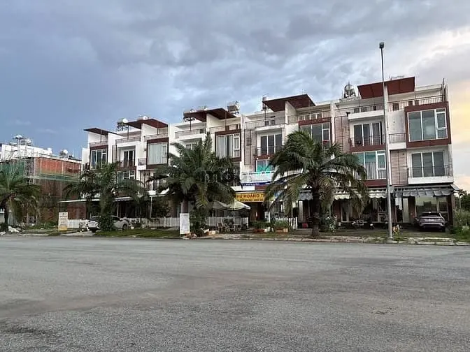 Bán Nhà 4 Tầng Mặt Tiền Đường 40M – Kdc The Star Village – Nhà Bè