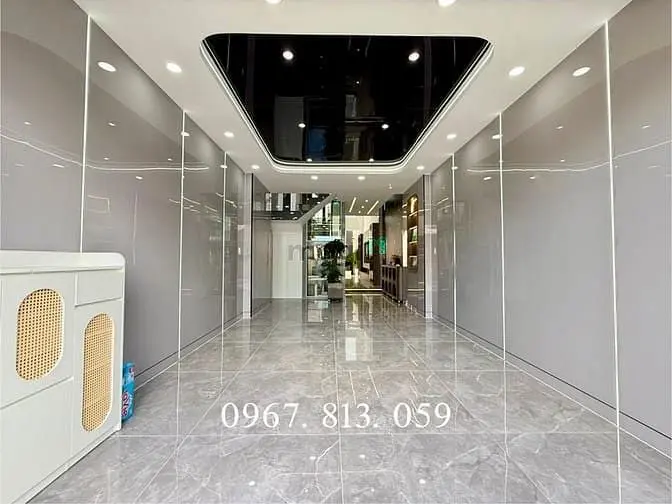 Nhà Có Thang Máy, Dt:4X23M, Lửng, 3Lầu, 4Pn, 6Vs, Gara Ô Tô, S/Thượng