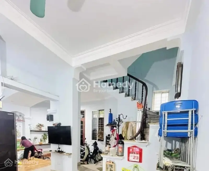 Bán Gấp Căn Nhà Hàng Hiếm Cầu Giấy, Ngõ Ô Tô Qua Nhà, Mặt Tiền 10M, Giá Chỉ 7.5 Tỷ