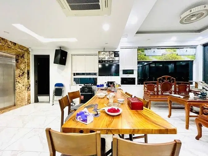 Bán Nhà Hoàng Quốc Việt 70M2, 5T, Mt 4.8M, Ngõ Ôto, Cạnh Hồ, 22 Tỷ
