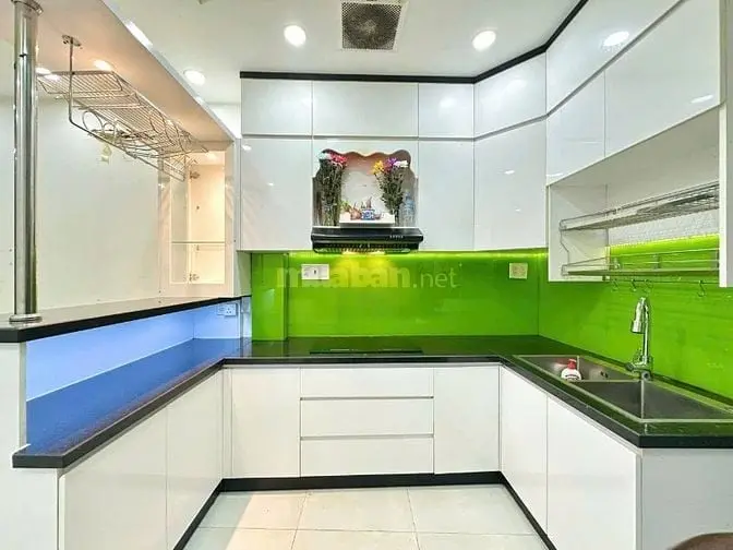 Bán Nhà 5 Tầng- 4Pn- Phường 7- Cạnh Phan Xích Long