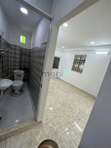 (2Pn, 3Wc), Nhà 128/9B Nguyễn Chí Thanh Q10, (5X6M 2L), Giá 9Tr