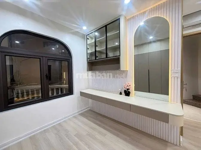 Nhà Đẹp Ngõ Linh Quang, Đống Đa 31M, 5 Tầng, Mt 4M, Giá 9.3 Tỷ.