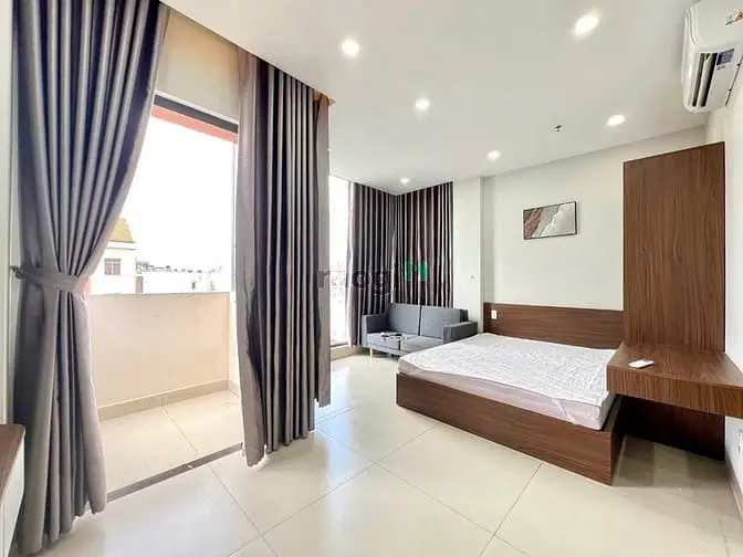 Cho Thuê Căn Hộ Ban Công View Thoáng Gần Ngã Tư Hàng Xanh, Hutech, Ftu