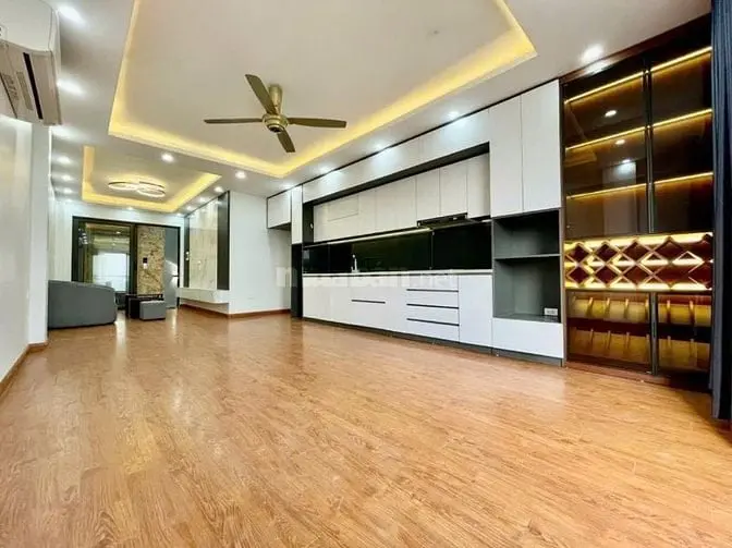Đẳng Cấp Nhà Dân Xây – Thang Máy Xịn – Gara 7 Chỗ – Ô Tô Tránh – Từ Li