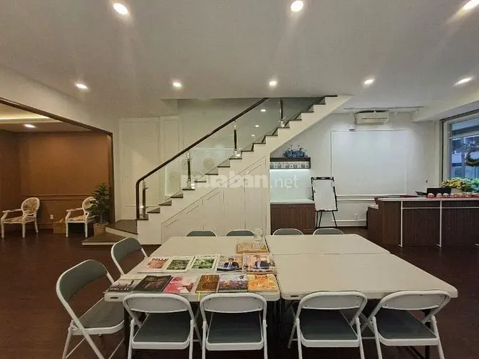 Cho Thuê Shophouse Starhill Phú Mỹ Hưng Giá 40 Triệu ( 180M 2 Tầng)
