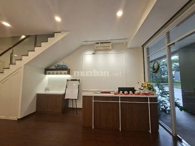 Cho Thuê Shophouse Starhill Phú Mỹ Hưng Giá 40 Triệu ( 180M 2 Tầng)