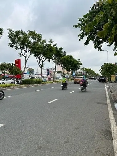 Bán Nhà 17.9 Tỷ Ngay Đường Trần Não Rẽ Vào.