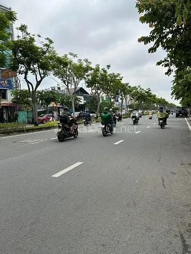 Bán Nhà 17.9 Tỷ Ngay Đường Trần Não Rẽ Vào.