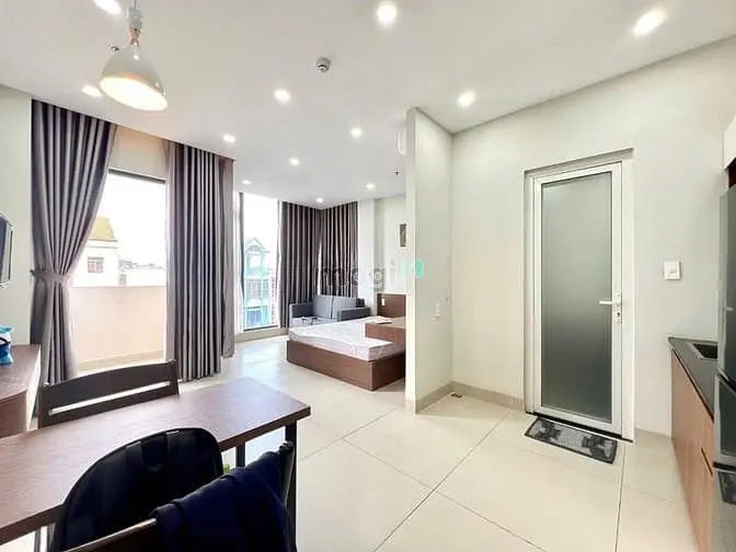Cho Thuê Căn Hộ Ban Công View Thoáng Gần Ngã Tư Hàng Xanh, Hutech, Ftu