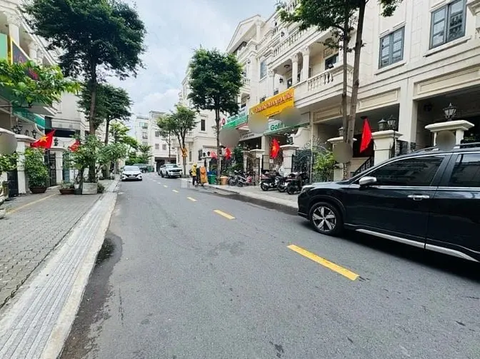 Biệt Thự Mặt Tiền Cityland, 100M2 5X20, 5 Tầng, Chỉ 22.X Tỷ