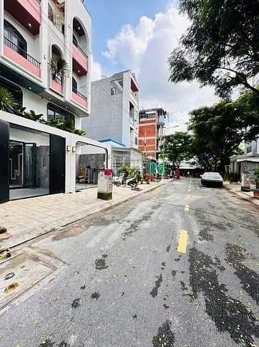 Nhà Sát Bên Thủ Đức, Dt:4X17,5M, Lửng, 3Lầu, 4Pn, Gara Ôtô, P/Thờ, S/T