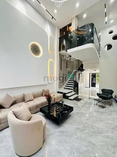 Nhà Sát Bên Thủ Đức, Dt:4X17,5M, Lửng, 3Lầu, 4Pn, Gara Ôtô, P/Thờ, S/T