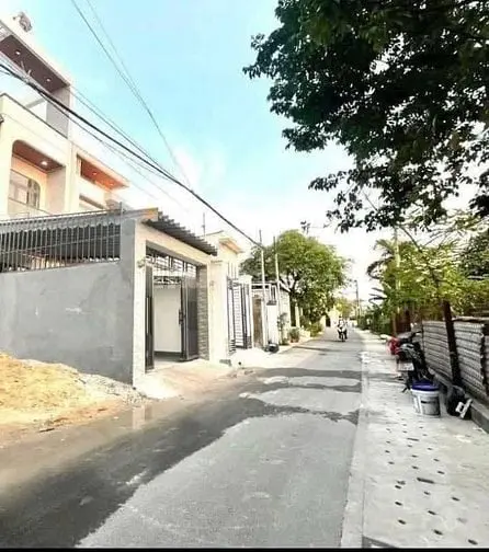 Nhà Trệt + Lầu Dt: 4,5 X 26,9 = 120,5M² – Thổ Cư 60M²