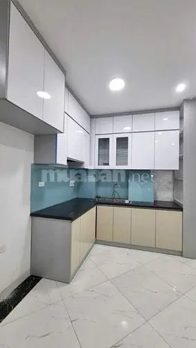 Đống Đa - Nhà Mới Thang Máy- Ô Tô Đỗ Cửa Chỉ Hơn 9 Tỷ