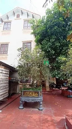 Biệt Thự Ngọc Động-Mặt Hồ 339M X 3 Tầng Đẳng Cấp - Bể Koy- Sân