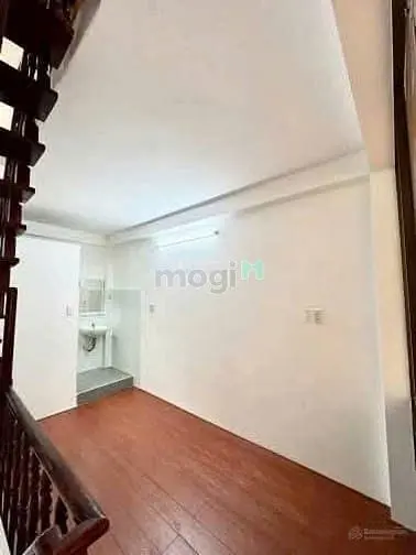 Phường 4 - Quận 10 - 3 Tầng - Nở Hậu - 35M2 - Hẻm Thông - Nhỉnh 4 Tỷ.