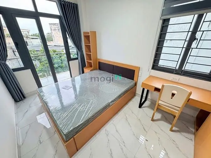 Cho Thuê Căn Hộ Mới 100% Ô Tô Vào Được Có Ban Công - Đi Q1, Q3, Pn 5P