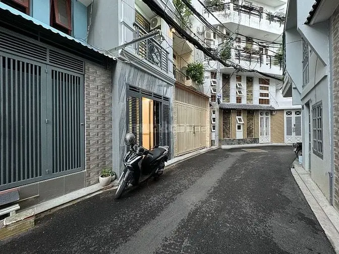 Cho Thuê Nhà 3 Lầu- 66/46 Nhiêu Tứ Khu Ẩm Thực Pxlong, Hẻm Xe Hơi 7Chỗ