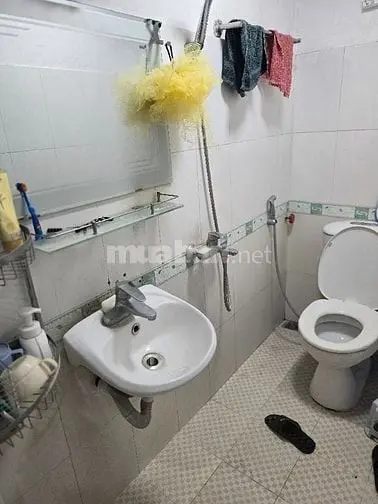 Bán Nhà Ở Ngay, Khu Vực Xung Quanh Nhiều Tiện Ích