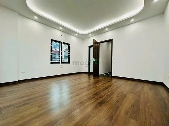 Bán Nhà Phố Thượng Thanh 35M2- 6 Tầng- 4 Phòng Ngủ- Thang Máy, Gần Ôto