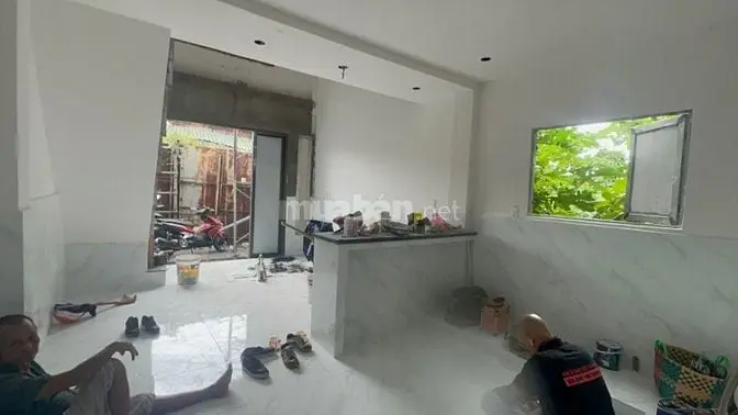 Bán Gấp Nhà Mới 1 Trệt 1 Lầu 4X12,3Pn + Sân Trước Rộng 4X3M Hxh