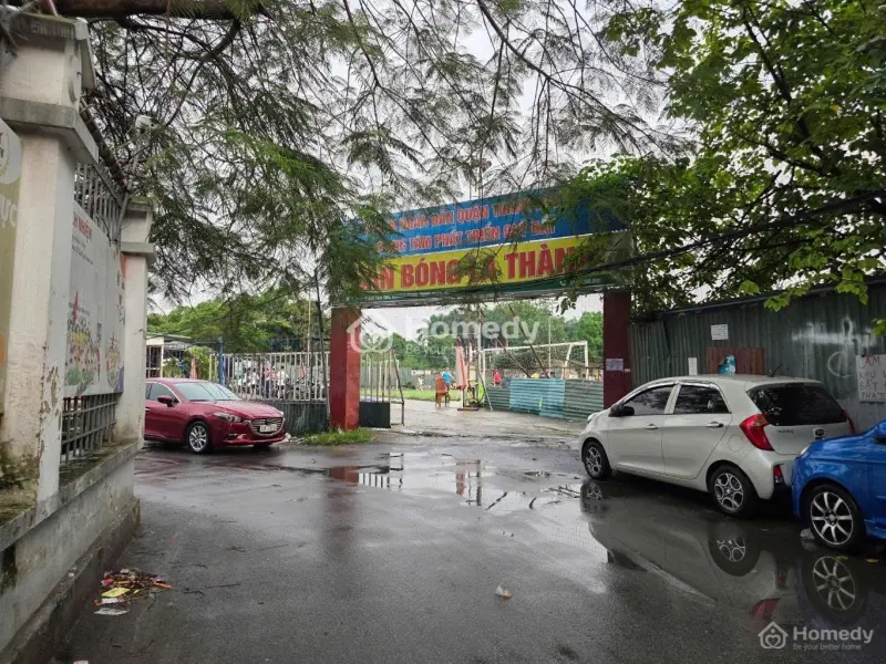 Trục Chính Đường Lạc Hồng View Trường Học Kinh Doanh Đa Dạng