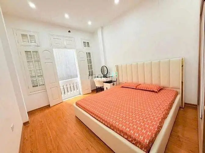 Cần Cho Thuê Tòa Nhà Riêng Ngõ Láng, Đống Đa Mới Đẹp Có Gara Ô Tô