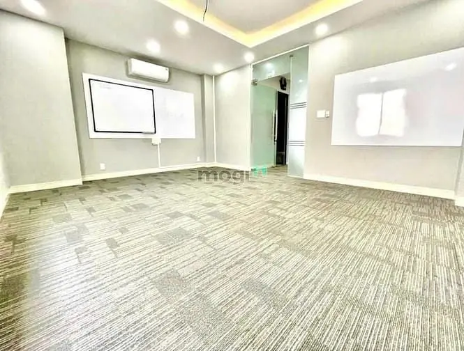 Cho Thuê Siêu Phẩm Kính Sang Trọng- Tuyến Đường Thương Hiệu