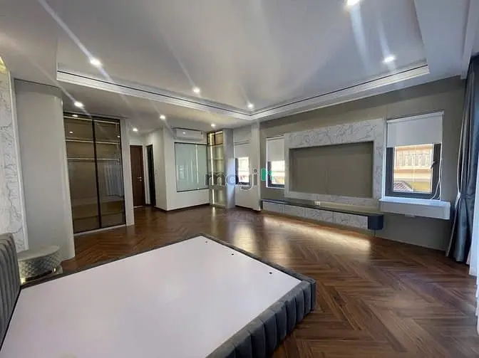 Giá Đầu Tư, Bán Nhà Việt Hưng, 5 Tầng Gara Oto , 55M2 - Mt 5.35M