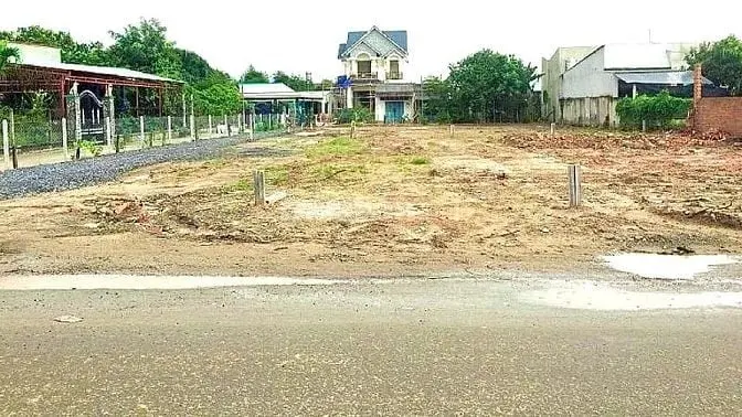 Kẹt Tiền Bán (10X60=600M2) Đất Thổ Cư Mt Nhựa Ngay Chợ Giá 620 Triệu