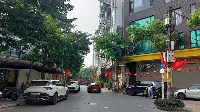 Bán Nhà Phố Trung Tâm Phố Nguyễn Sơn 40M2- 6T- Mặt Tiền Đẹp, Gara Ôtô