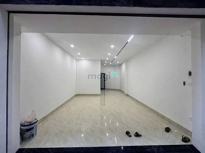 Bán Nhà Phố Trung Tâm Phố Nguyễn Sơn 40M2- 6T- Mặt Tiền Đẹp, Gara Ôtô