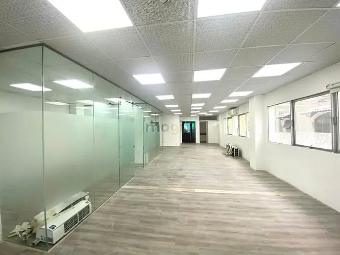 Cho Thuê Văn Phòng 105M2 View Kính Cửa Sổ Đường Võ Văn Tần - Q 3