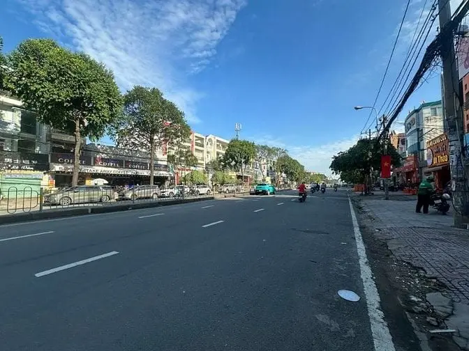 Cho Thuê Nhà Chính Chủ Góc 2Mt 282 Đường Tên Lửa 12 X 20M, 90 Triệu