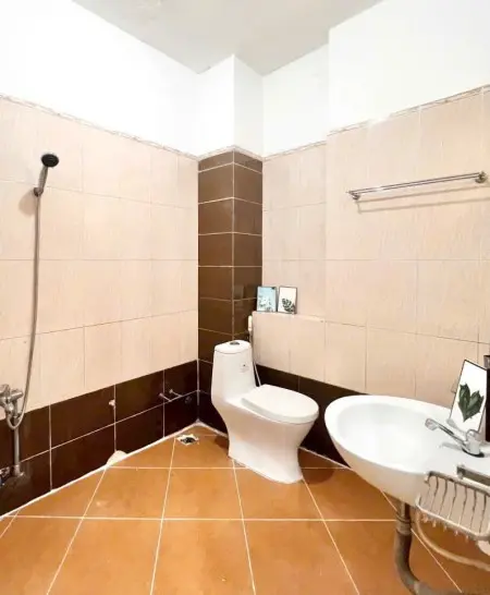 Cho Thuê Nhà Mặt Tiền Nguyễn Văn Cừ - Quận 1, Vị Trí Đắc Địa!