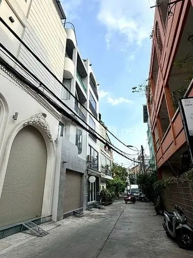 Cho Thuê Nhà 4 Lầu Đep Hẻm 8M Khu Bình Phú Sát Hậu Giang T