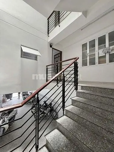 Bán Tòa Nhà Căn Hộ Dịch Vụ 6 Tầng 20 Phòng Khép Kín Ngay Đh Văn Lang