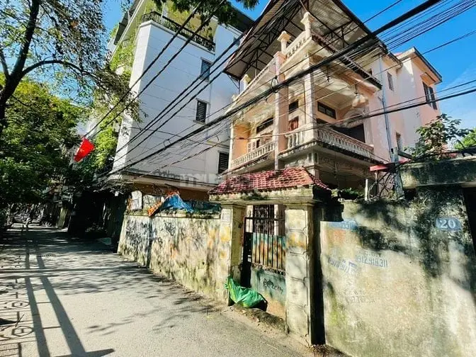 🌟 Bán Mảnh Đất Mặt Hồ Cực Đẹp - Phố Hoàng Ngân - Lô Góc - View Hồ