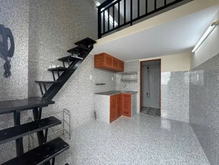 Cho Thuê Phòng Giá Rẻ - Có Máy Lạnh - Cửa Sổ Trời Ngay Đh Iuh Cs3 - Đh Ntt